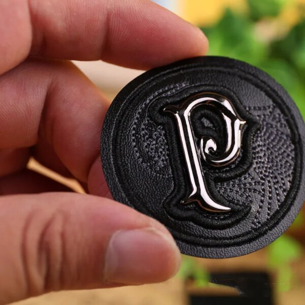 Patchs de broderie en cuir PU noir rond en métal 3D, appliques de vêtements, badge d'équation de couronne, autocollant à rayures, coudre sur les vêtements TecClothing – Image 5