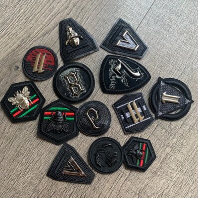 Patchs de broderie en cuir PU noir rond en métal 3D, appliques de vêtements, badge d'équation de couronne, autocollant à rayures, coudre sur les vêtements TecClothing