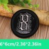 25420-2c5ba4.jpg Patchs de broderie en cuir PU noir rond en mĂ©tal 3D, appliques de vĂȘtements, badge d'Ă©quation de couronne, autocollant Ă rayures, coudre sur les vĂȘtements TecClothing