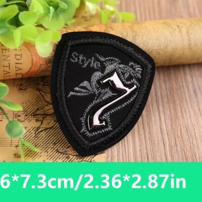 Patchs de broderie en cuir PU noir rond en métal 3D, appliques de vêtements, badge d'équation de couronne, autocollant à rayures, coudre sur les vêtements TecClothing