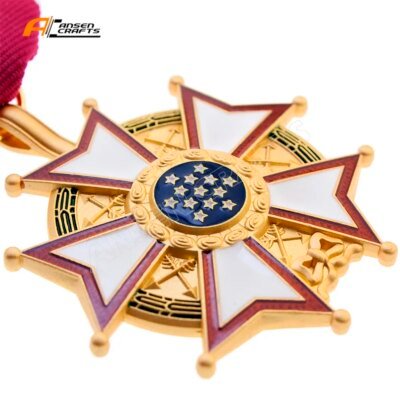 27572-8267cb.jpg Médaille militaire américaine LOM de la Légion du Mérite