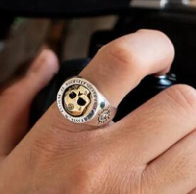 27802-8a5f82.jpg Bague de motard tĂȘte de mort gothique, conception de documents en or, bijoux de qualitĂ© supĂ©rieure