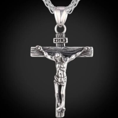 Collier pendentif croix de chevalier noir punk pour hommes, amulette décontractée à la mode, cadeau de bijoux