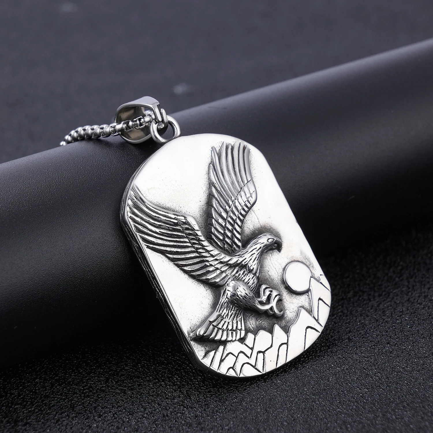 Collier en acier au titane pour homme, pendentif carillon aigle dominateur – Image 3