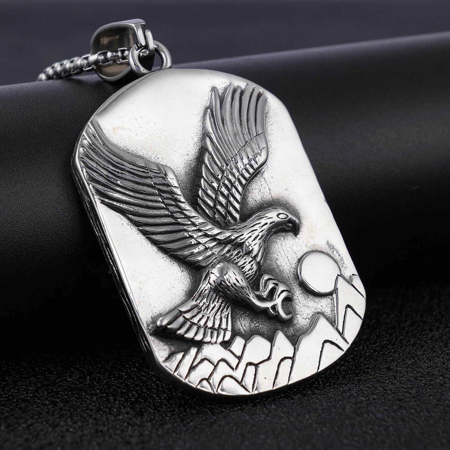 Collier en acier au titane pour homme, pendentif carillon aigle dominateur – Image 4